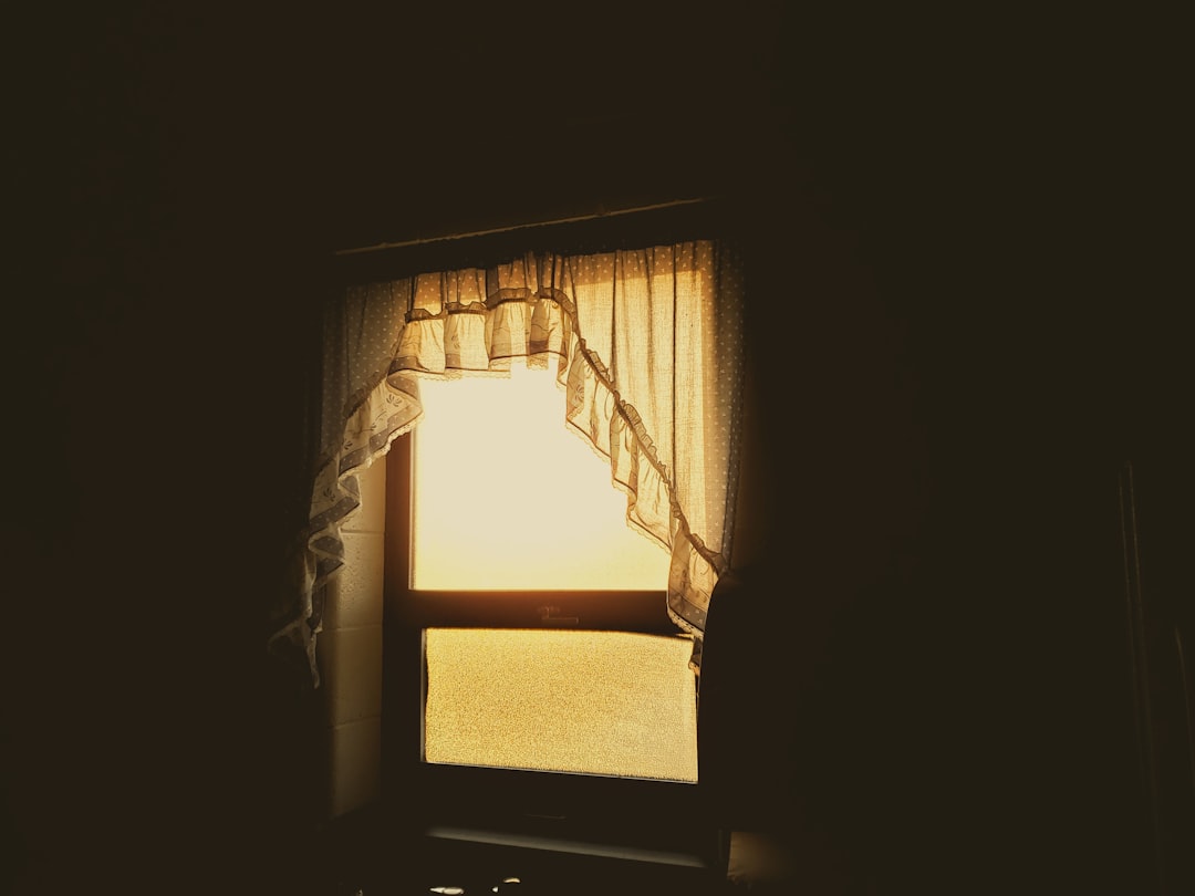 Photo kitchen with window